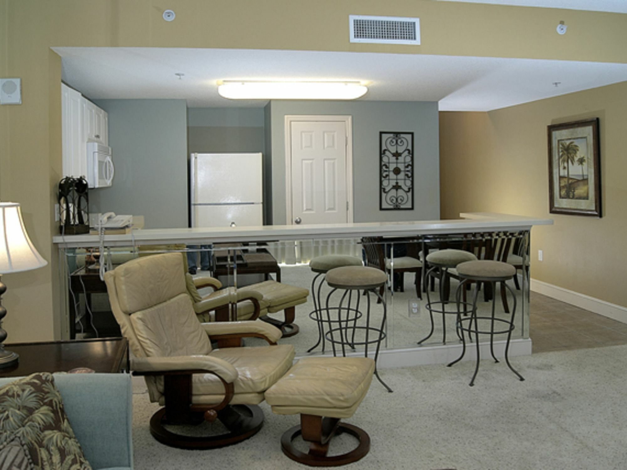Hotel Majestic Tower 1 1705 343913 By Redawning Panama City Beach
